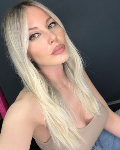 Hande Sarıoğlu seksi ifşa fotoğrafı 22