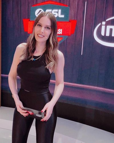 Hande Sarıoğlu seksi ifşa fotoğrafı 61