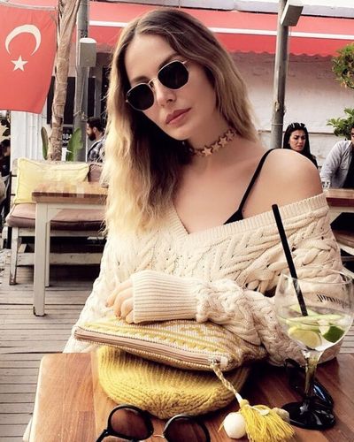 Hande Sarıoğlu seksi ifşa fotoğrafı 87