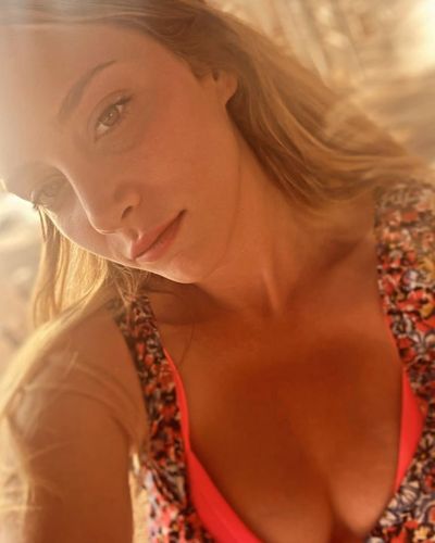 Hayal Köseoğlu seksi ifşa fotoğrafı 389