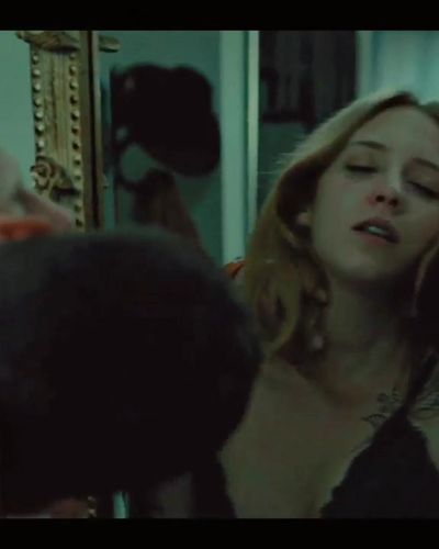 Hayal Köseoğlu seksi ifşa fotoğrafı 10 — Bir Nefes Daha (2021)
