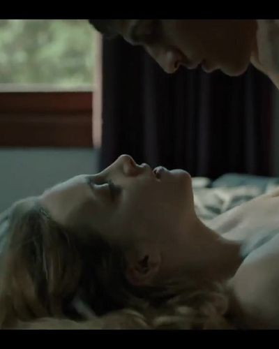 Hayal Köseoğlu seksi ifşa fotoğrafı 6 — Bir Nefes Daha (2021)