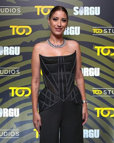 Hazal Kaya seksi ifşa fotoğrafı 103