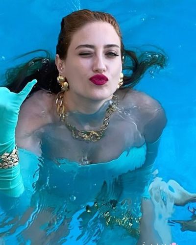 Hazal Kaya seksi ifşa fotoğrafı 139