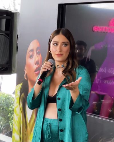 Hazal Kaya seksi ifşa fotoğrafı 147