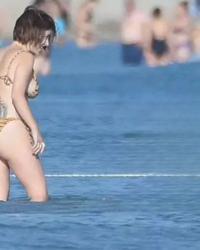 Hazal Kaya seksi ifşa fotoğrafı 159