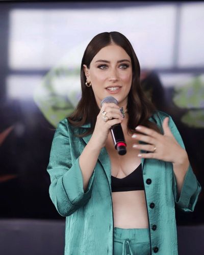 Hazal Kaya seksi ifşa fotoğrafı 181