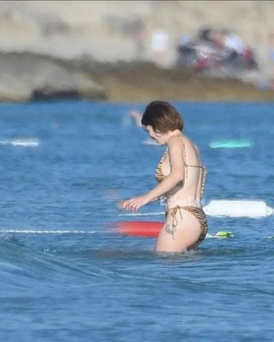 Hazal Kaya seksi ifşa fotoğrafı 185