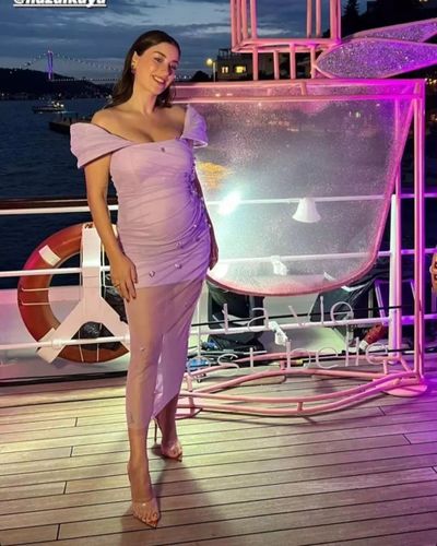 Hazal Kaya seksi ifşa fotoğrafı 192