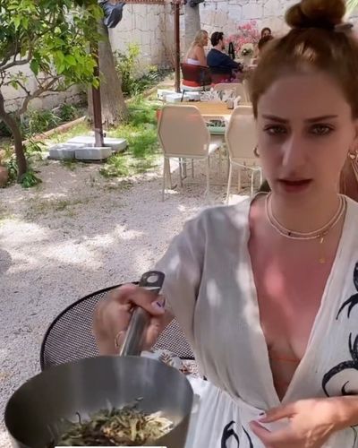 Hazal Kaya seksi ifşa fotoğrafı 225