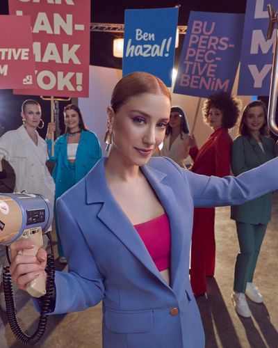 Hazal Kaya seksi ifşa fotoğrafı 238