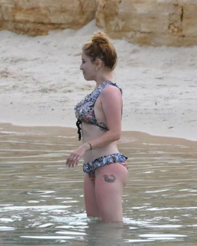 Hazal Kaya seksi ifşa fotoğrafı 250