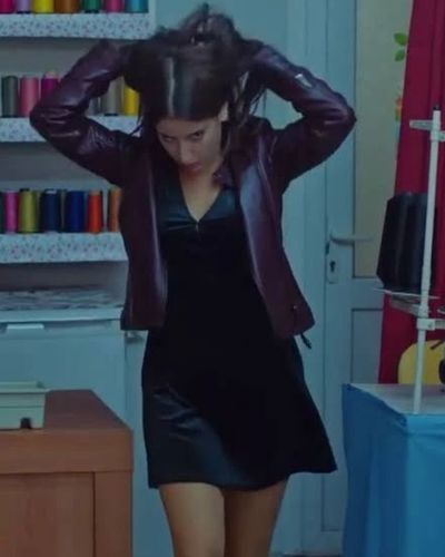 Hazal Kaya seksi ifşa fotoğrafı 255