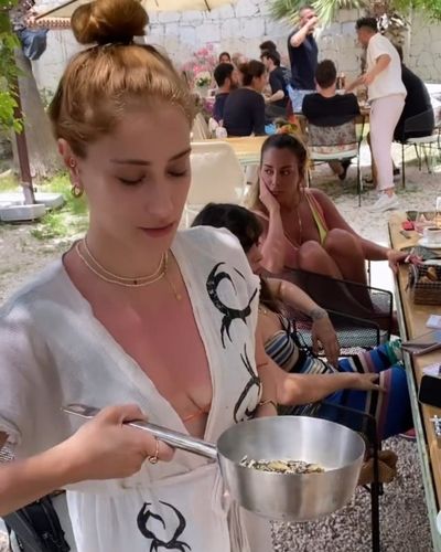 Hazal Kaya seksi ifşa fotoğrafı 274