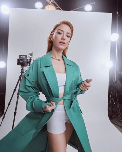Hazal Kaya seksi ifşa fotoğrafı 281