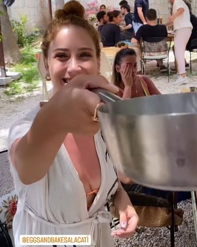 Hazal Kaya seksi ifşa fotoğrafı 293