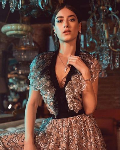 Hazal Kaya seksi ifşa fotoğrafı 346