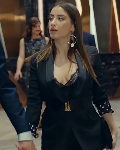 Hazal Kaya seksi ifşa fotoğrafı 356