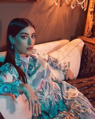 Hazal Kaya seksi ifşa fotoğrafı 385