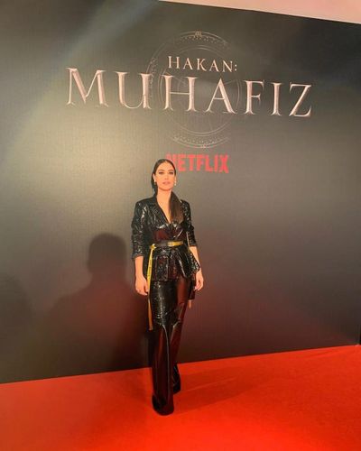 Hazal Kaya seksi ifşa fotoğrafı 400