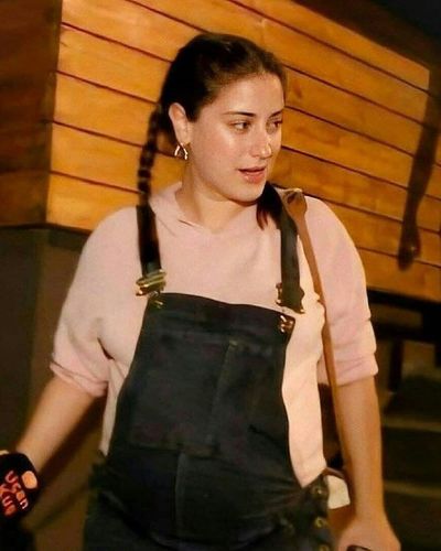 Hazal Kaya seksi ifşa fotoğrafı 437