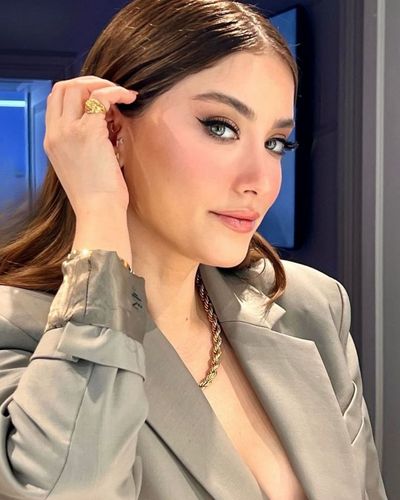 Hazal Kaya seksi ifşa fotoğrafı 99