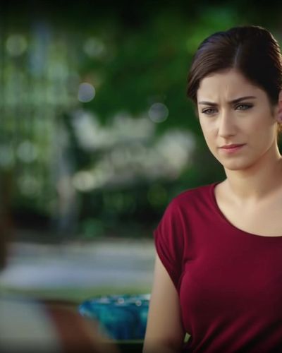 Hazal Kaya seksi ifşa fotoğrafı 52 — A.Ş.K. (2013)