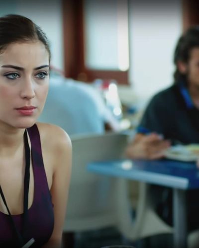 Hazal Kaya seksi ifşa fotoğrafı 54 — A.Ş.K. (2013)