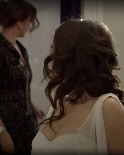 Hazal Kaya seksi ifşa fotoğrafı 89 — Aşk-ı Memnu (2008)