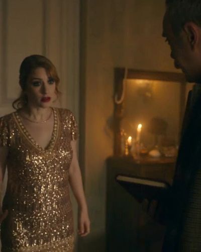 Hazal Kaya seksi ifşa fotoğrafı 10 — Pera Palas'ta Gece Yarısı (2022)