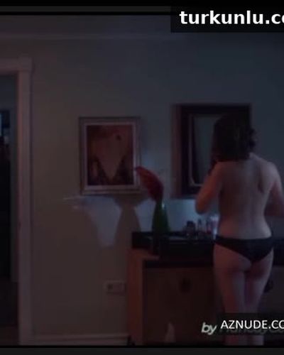 Hazal Türesan seksi ifşa fotoğrafı 12 — Tam Bir Centilmen (2024)