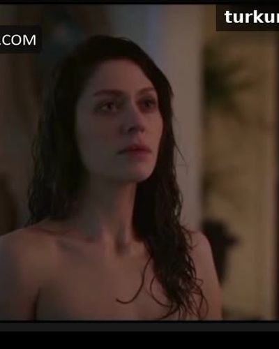 Hazal Türesan seksi ifşa fotoğrafı 15 — Tam Bir Centilmen (2024)