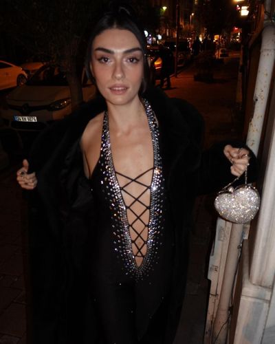 Hazar Erguclu seksi ifşa fotoğrafı 170