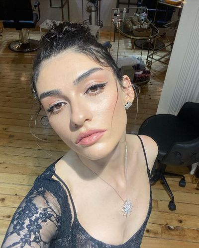 Hazar Erguclu seksi ifşa fotoğrafı 268
