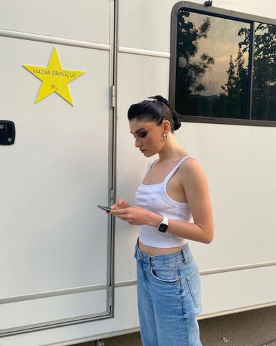 Hazar Erguclu seksi ifşa fotoğrafı 300
