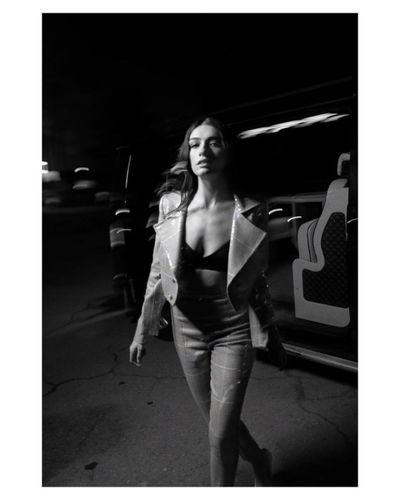 Hazar Erguclu seksi ifşa fotoğrafı 371