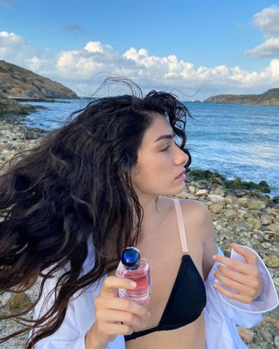 Hazar Erguclu seksi ifşa fotoğrafı 390