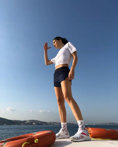 Hazar Erguclu seksi ifşa fotoğrafı 412