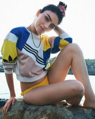 Hazar Erguclu seksi ifşa fotoğrafı 479