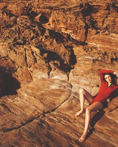Hazar Erguclu seksi ifşa fotoğrafı 500