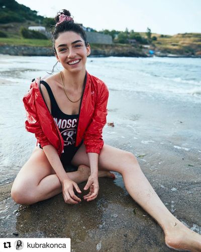 Hazar Erguclu seksi ifşa fotoğrafı 503