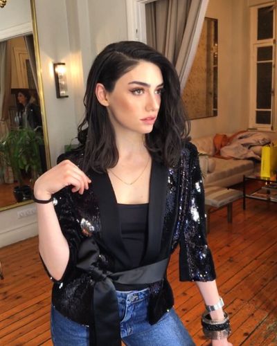Hazar Erguclu seksi ifşa fotoğrafı 509
