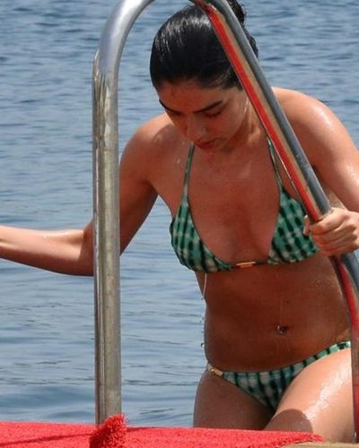 Hazar Erguclu seksi ifşa fotoğrafı 517
