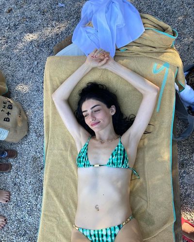 Hazar Erguclu seksi ifşa fotoğrafı 53