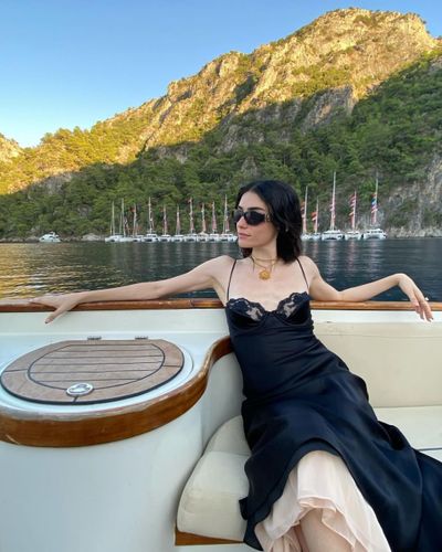 Hazar Erguclu seksi ifşa fotoğrafı 73