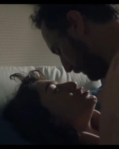 Hazar Erguclu seksi ifşa fotoğrafı 13 — Sakli (2021)