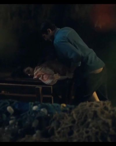 Hazar Erguclu seksi ifşa fotoğrafı 19 — Sakli (2021)