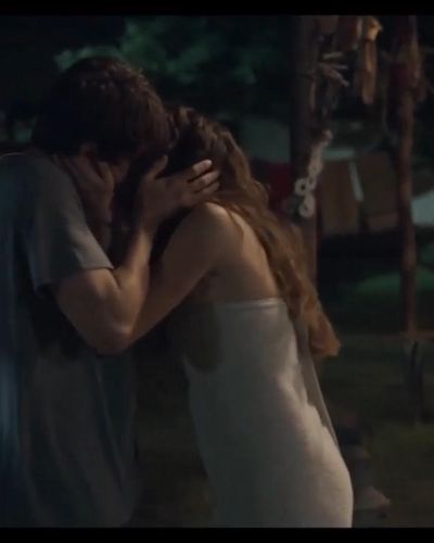 Hazar Erguclu seksi ifşa fotoğrafı 20 — Sakli (2021)