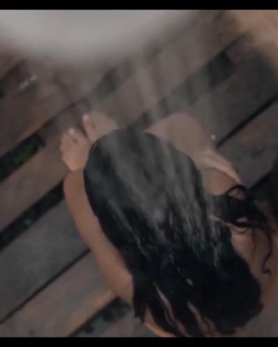 Hazar Erguclu seksi ifşa fotoğrafı 23 — Sakli (2021)