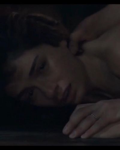 Hazar Erguclu seksi ifşa fotoğrafı 9 — Sakli (2021)